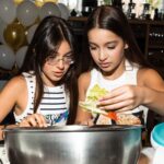 Kseniya Borodina Instagram - Когда у тебя уже взрослая дочь и программу на др она выбирает сама, поэтому вчера сначала был кулинарный вечер, а потом кино и вечером уже с мамой торт❤️🍭 мне как маме всегда очень приятно, что вы с такой трепетом и любовью говорите о моей Марусе❤️так много поздравлений от вас, спасибо