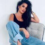 Kseniya Borodina Instagram - Я думаю глупо спрашивать смотрели вы сегодня послание или нет. Все так или иначе уже в курсе, благо в наше время можно быстро получить выжимку. Что я могу сказать - в общем всё достаточно ожидаемо. Но вот эти слова в адрес бизнеса, знаете, он не первый раз говорит. Всех предупреждали много раз, что капиталы нужно вернуть домой. Только здесь они будут в безопасности, что никто там не собирается помогать кому-то. Мы уже видели аресты имущества, заморозку и блокировку счетов. И все увидели истинное отношение к нам. Если у кого-то были сомнения, то теперь их не должно остаться. При этом надо отдать должное, что никто не собирается кому-то чинить препятствия. Сейчас как никогда открыты возможности и рынок для развития, можно и нужно вкладываться в место, которое называешь домом. Мне очень хочется надеяться, что у нас реально есть новое поколение предпринимателей, которые готовы к новому развитию событий и они не испугаются. Это то, что меня зацепило сегодня, а что вы для себя отметили?