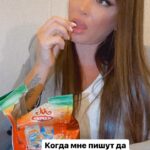 Kseniya Borodina Instagram - Смех смехом, но ведь реально, очень многие подростки и девушки после 20 сумели себя состарить. В поиске за «идеалом» превращают себя в 21 уже в тёть. Может так и всегда было, но раньше только косметика добавляла возраст, а сейчас инъекции и операции. На которые идут уже с 18 лет не имея никаких оснований. Не дают себе возможности узнать свое тело и полюбить его. Обязательно говорите своим детям , что они красивые, обязательно. Очень многое зависит от нос, принимают они себя или нет. Согласны?