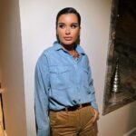 Kseniya Borodina Instagram - В любой компании до сих пор находятся те, кто давно отстал от жизни. Я про такие байки, как «все производство в стране разворовали, заводов нет, ничего нет». Я не защитить сейчас кого-то хочу. Просто нужно понимать, что, конечно, не везде идеально, но ситуация очень отличается от 90х. Просто хотя бы найдите время на выставку «Россия» на ВДНХ. Все, кто там был, каждый находил то, чего не знал, чему удивлен. Я даже много слышу, что люди настолько впечатлены, что уходят с выставки с чувством гордости. И ведь реально, у нас много достижений, и такие проекты как этот нужно не просто продлить на лето, как предложил президент, а делать еще. Потому что мы мало знаем о том, как все очень быстро меняется, а это важно. Кто тоже посетил выставку на ВДНХ, поделитесь своими впечатлениями!