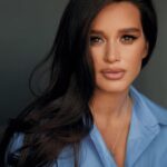 Kseniya Borodina Instagram - Однажды, я спросила очень успешную состоявшуюся женщину, в чем её секрет. Она улыбнулась и ответила: «Успех пришёл, когда я решила оставить мелкие битвы для мелких бойцов: Я перестала бороться с теми, кто сплетничал обо мне … Я перестала бороться с родственниками … Я перестала бороться за любовь и внимание … Я перестала сражаться за свои права с хамами … Я перестала бороться, чтобы угодить всем … Я оставила эту борьбу тем, кому больше не за что воевать … Я стала бороться за моё видение, мои мечты, мои идеи и мою судьбу. День, когда я отказалась от мелких битв, — это день, когда я стала успешной и гораздо более счастливой».© Некоторые битвы не стоят вашего времени. Выбирайте то, за что вы сражаетесь с умом.