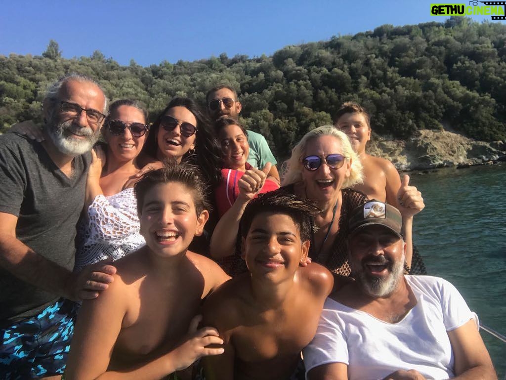 Kubilay Penbeklioğlu Instagram - #tatiltamgazdevam❣️rota🚤ensevdiğimizkoylar⚓️#family #friends #love #happiness #fun #picoftheday