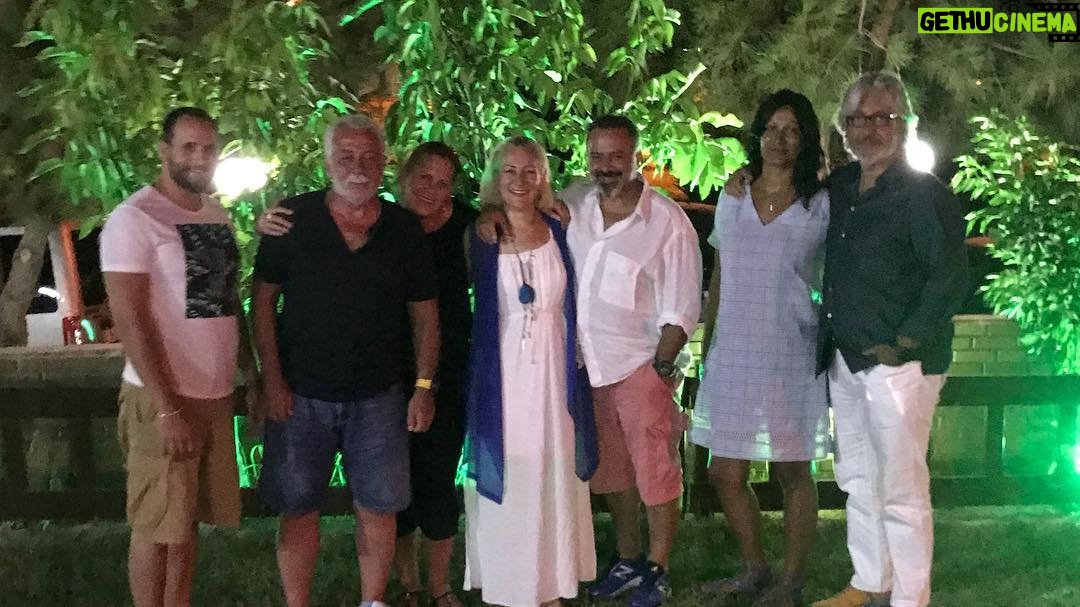 Kubilay Penbeklioğlu Instagram - #dostlarlakeyif #nicemutluyıllara @selcuksogukcay #iyikidoğdun #happy Dikili Liman