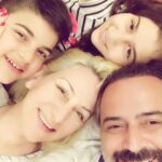 Kubilay Penbeklioğlu Instagram - UYKUSUZ GECELERDE, HASTALIKTA VE SAĞLIKTA; YÜZÜNDEN HİÇ EKSİK OLMAYAN GÜLÜMSEMENLE NEREYE BAKSAK BİZİMLESİN CANIM. İYİ Kİ. SENİ BİZE BAĞLAYAN HER ŞEYE ŞÜKÜRLER OLSUN. #annelergünü KUTLU OLSUN AŞKIM❤️❤️❤️🧿🧿 #aileherşeydir #mutluluk