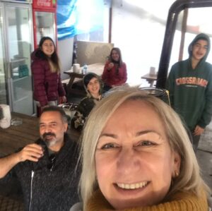 Kubilay Penbeklioğlu Instagram - #yeniyıl#kutlamalarbaşlasın 🎉🎊#happynewyear #önceküçükçaymolası#gözleme#çay#oteleyerleşme#şöminevemanzaranın tadını çıkarmaca#geceyi düşünemiyoruz bile #polonezköy