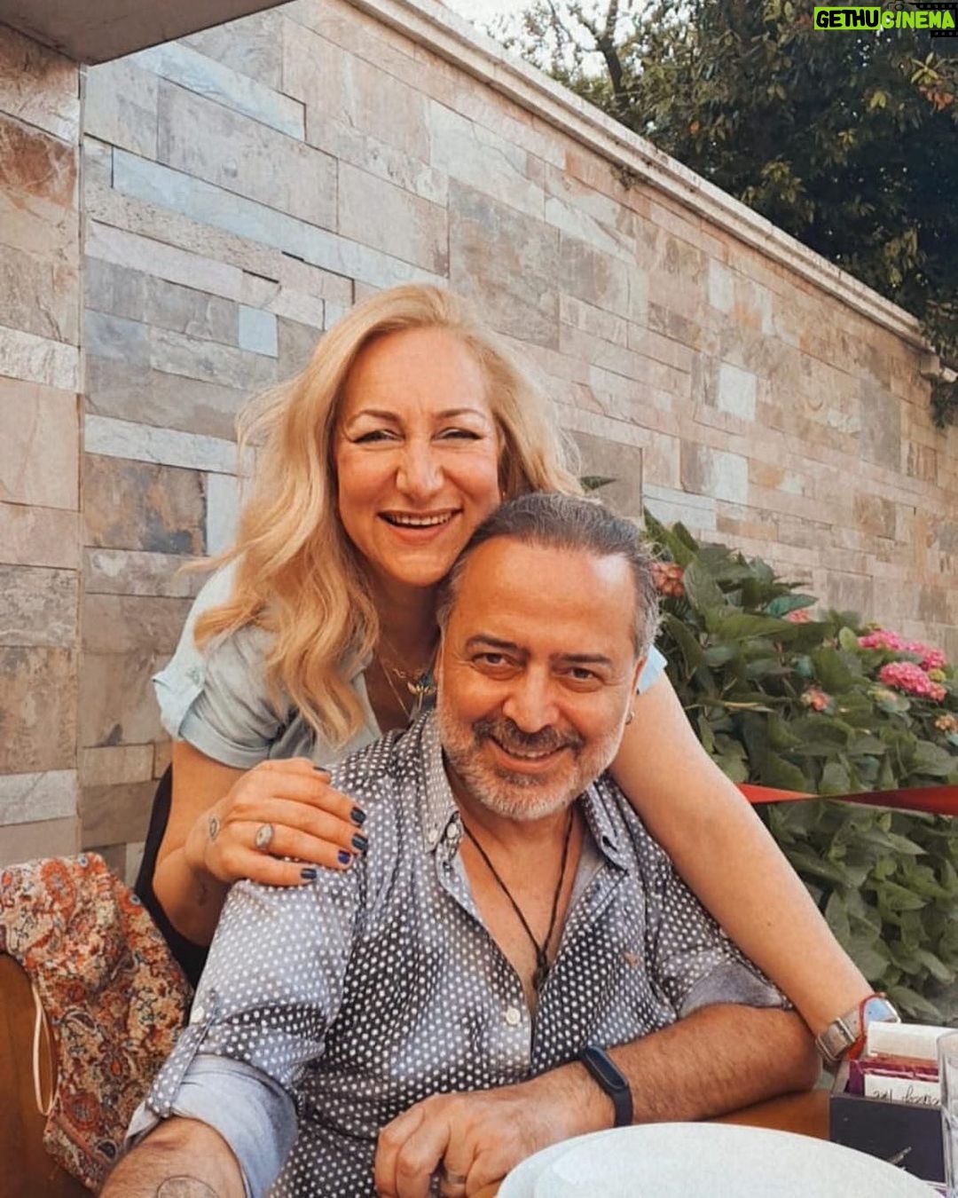 Kubilay Penbeklioğlu Instagram - BEYLERBEYİ #tike RESTAURANT’TA DOSTLARLA HAYATA YENİDEN MERHABA DİYEREK, @hulyaarslan_sogukcay’ın doğumgünü kutlaması. İyi ki doğdun Hülya, şahane yaşlar 💐💐💐💐❤️❤️❤️