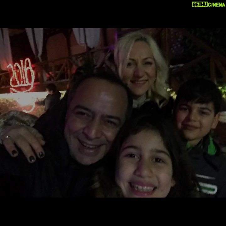 Kubilay Penbeklioğlu Instagram - Madem bugün #tbt günü... O zaman bugüne yakışır #tbt❤️ #tbt🔙 #tbt2016 #happynewyear #newyears2016 #celebration #fun #newyyearsparty