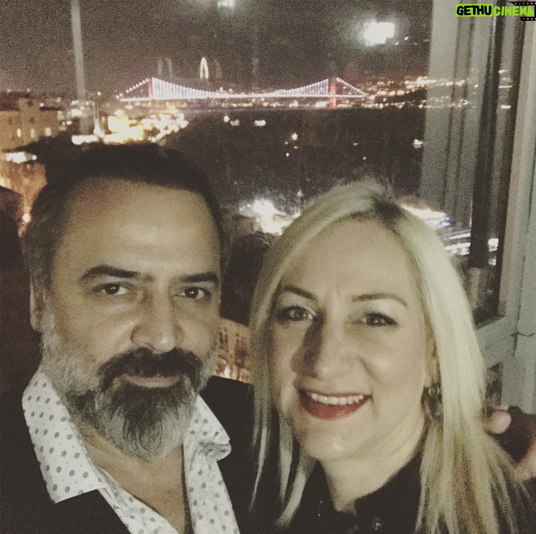 Kubilay Penbeklioğlu Instagram - Güzel bir boğaz manzarasında güzel bir akşam iyidir. Bir de aşkınla olunca değmeyin keyfime😂😂👋👋