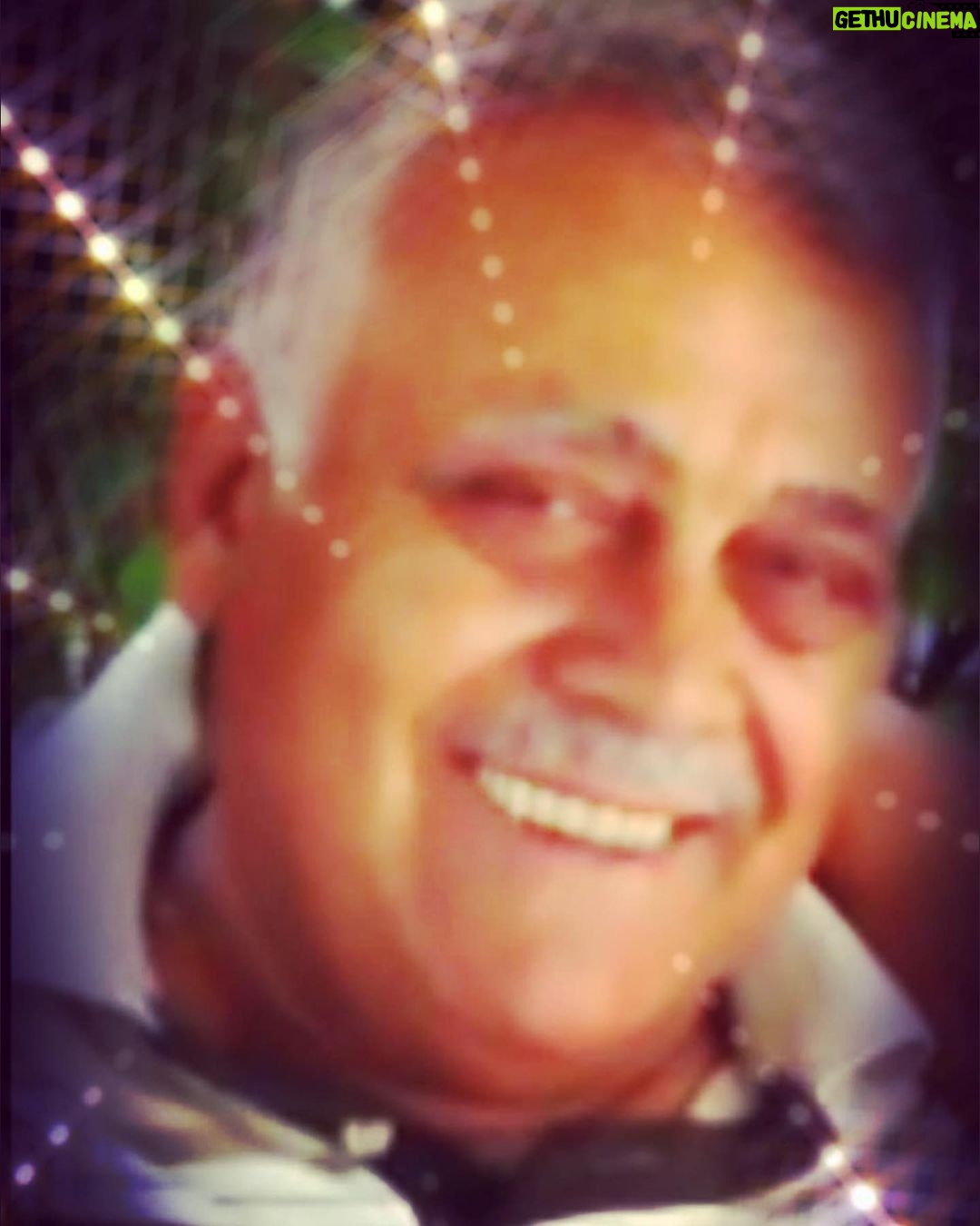 Kubilay Penbeklioğlu Instagram - VİCDANI VE RUHU BABA OLAN, BİR EVLADA “BABA” GİBİ SARILABİLEN BÜTÜN BABALARIN “BABALAR GÜNÜ KUTLU OLSUN “… CANIM BABAM, NURLAR İÇİNDE UYU🤲🤲🤲❤️❤️❤️.. ÇOK ÖZLEDİM 😔😔#babalargünü