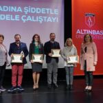 Kubilay Penbeklioğlu Instagram - #kadınaşiddetehayır #evdekiterör #kadinasiddetlemucadelecalistayi #sahnekadınların🌹#kadınaşiddetesessizkalma #kadınaşiddeteson #eliminationofviolenceagainstwomen @akifbeki @selcengur @altinbasuni #kalbimdekideniztv Altınbaş Üniversitesi