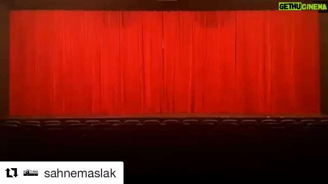 Kubilay Penbeklioğlu Instagram - #Repost @sahnemaslak with @get_repost ・・・ #sahnemaslak #mashattan #tiyatro #perde #kırmızı #art #life #performance