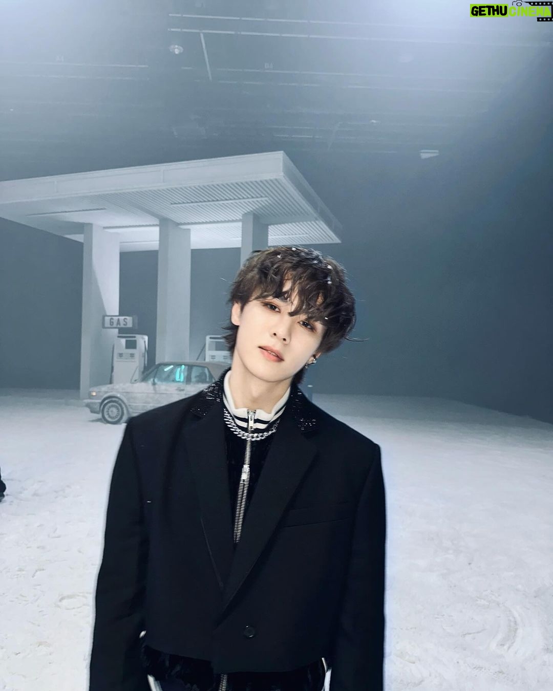 Kun Instagram - 🐻what’s your favorite song from this album?