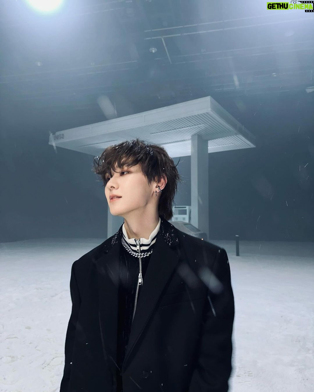 Kun Instagram - 🐻what’s your favorite song from this album?