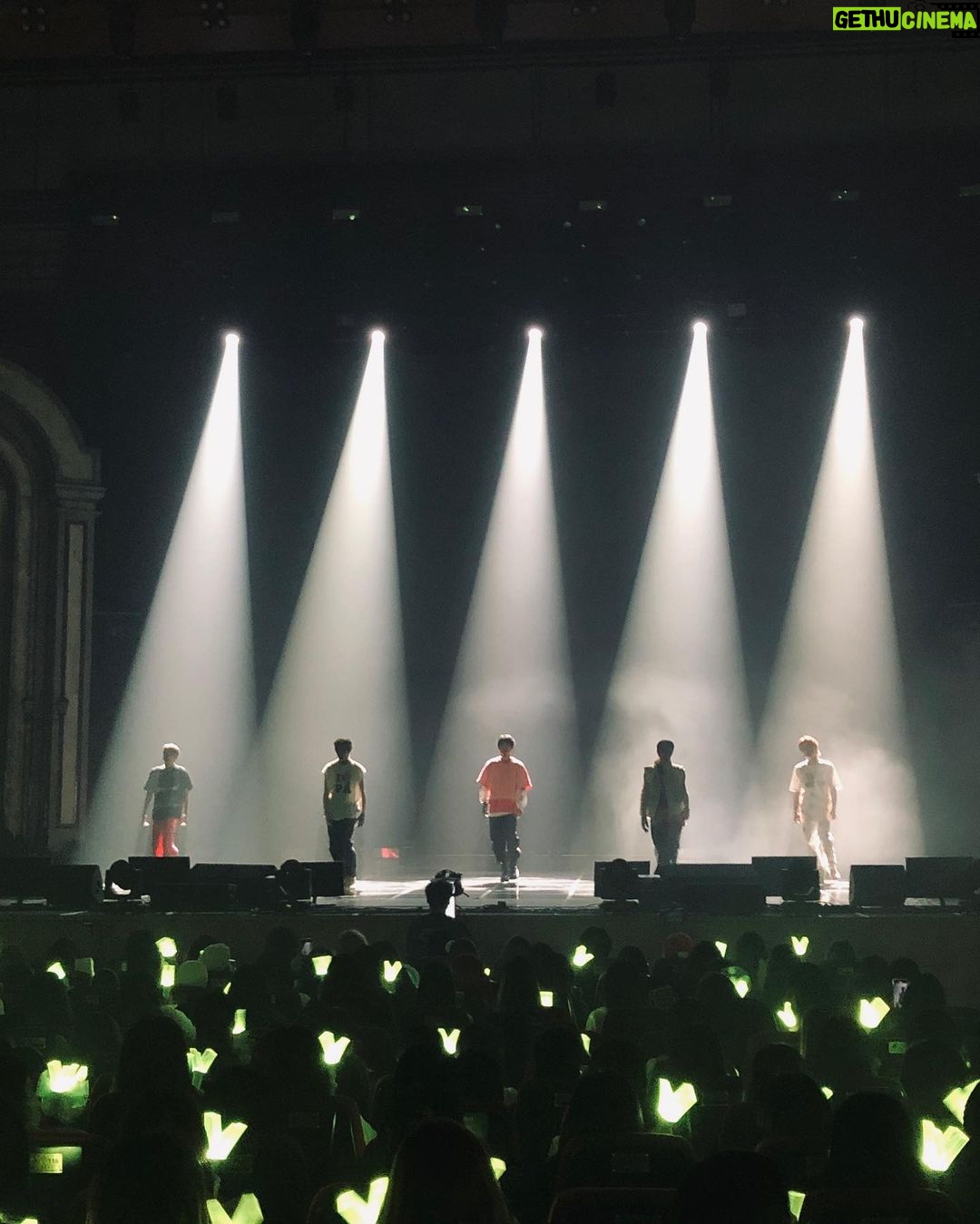 Kun Instagram - 오늘 너무 행복했어요 !!!우리 WayZenNi 앞으로 꼭 많이 만나자!!!멤버들 WayZenNi 그리고 모두 더와주신 스텝분들 다 고생많았어요!!!❤️