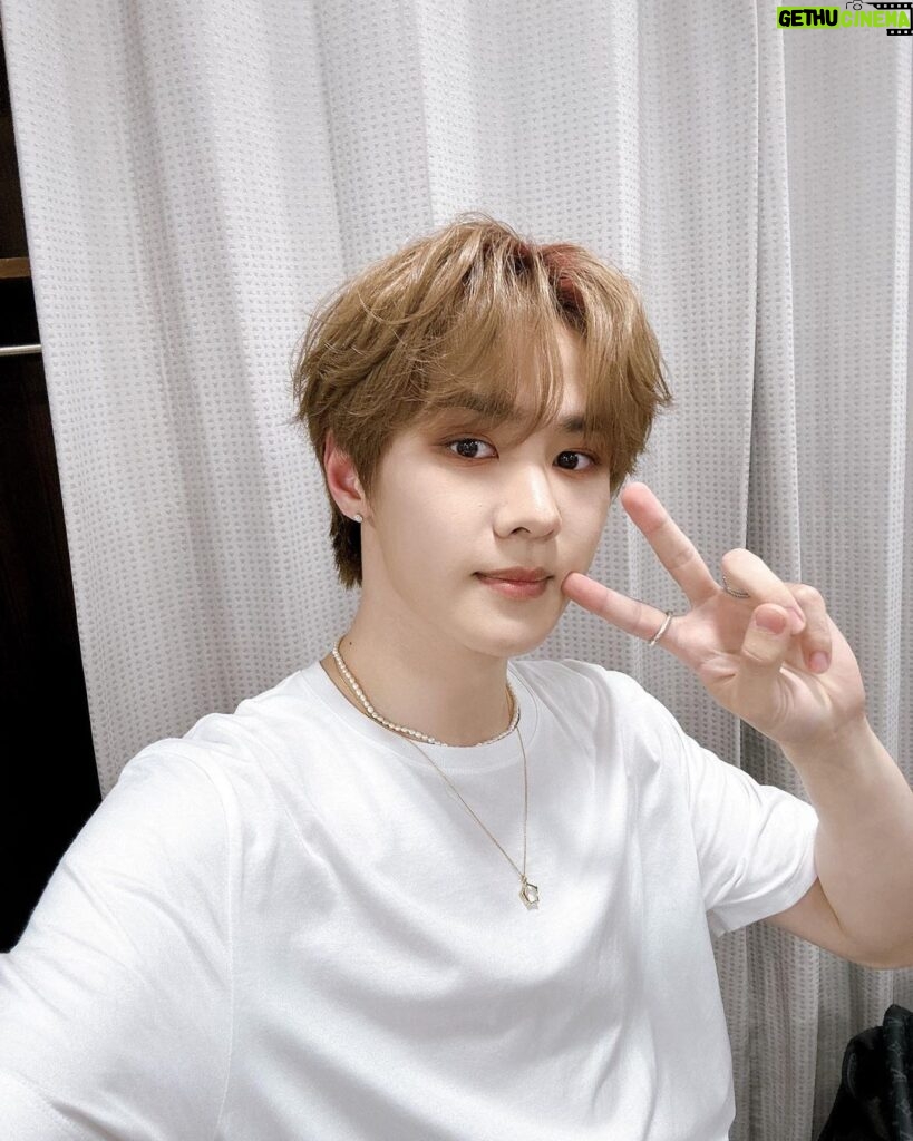 Kun Instagram - It’s our first time to visit Manila and I’m so grateful so many WayZenNi are here for us! Thanks and love u guys!See u next time!💚Good night