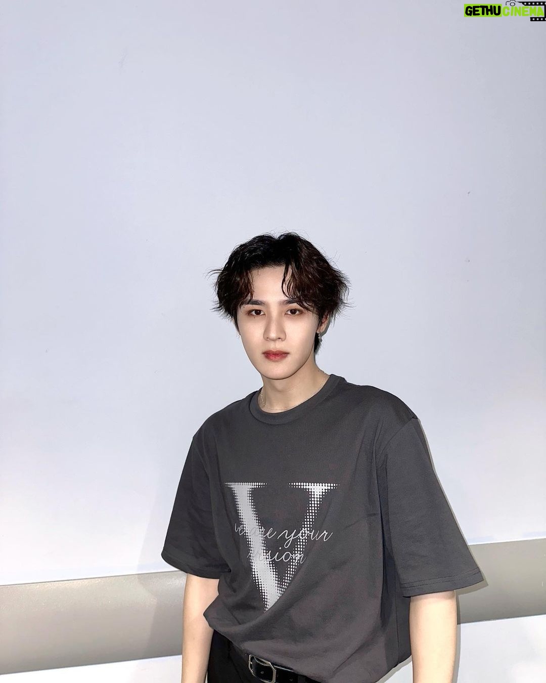Kun Instagram - 今晚的幸福也是WayZenNi给的~谢谢新加坡的你们~下次再见哦!💚 The happiness is also given by WayZenNi~ Thanks to Singapore~See you next time! 💚 Singapore, Singapore