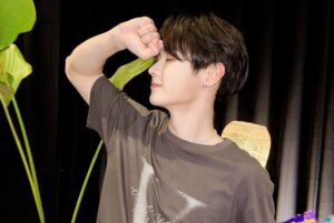 Kun Instagram - Terima kasih untuk WayZenNi yang sudah datang! Semoga acara hari ini bisa menjadi memori yang indah untuk kalian semua. Aku sayang banget kalian 💚ketemu lagi yaaa!!

오늘 우리 웨즌니 와줘서 너무 고미워요!!오늘의 공연 여러분들께 좋은 추억 많이 남겼으면 좋겠어요!사랑해💚다음에도 봐요!!