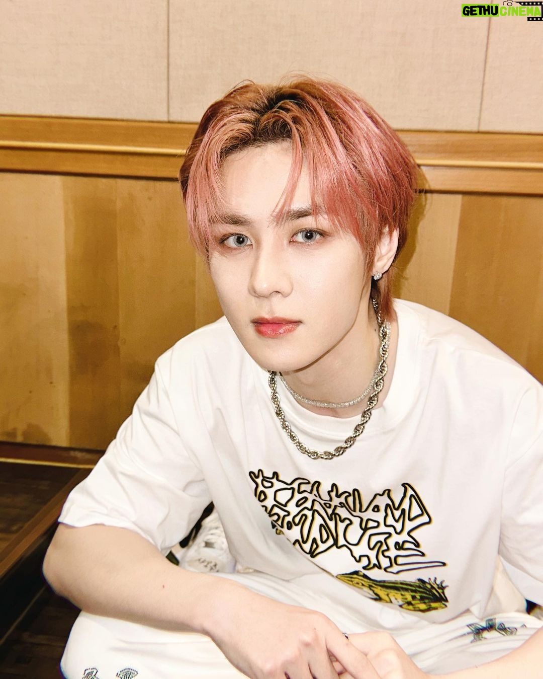 Kun Instagram - 오늘 너무 행복했어요 !!!우리 WayZenNi 앞으로 꼭 많이 만나자!!!멤버들 WayZenNi 그리고 모두 더와주신 스텝분들 다 고생많았어요!!!❤️