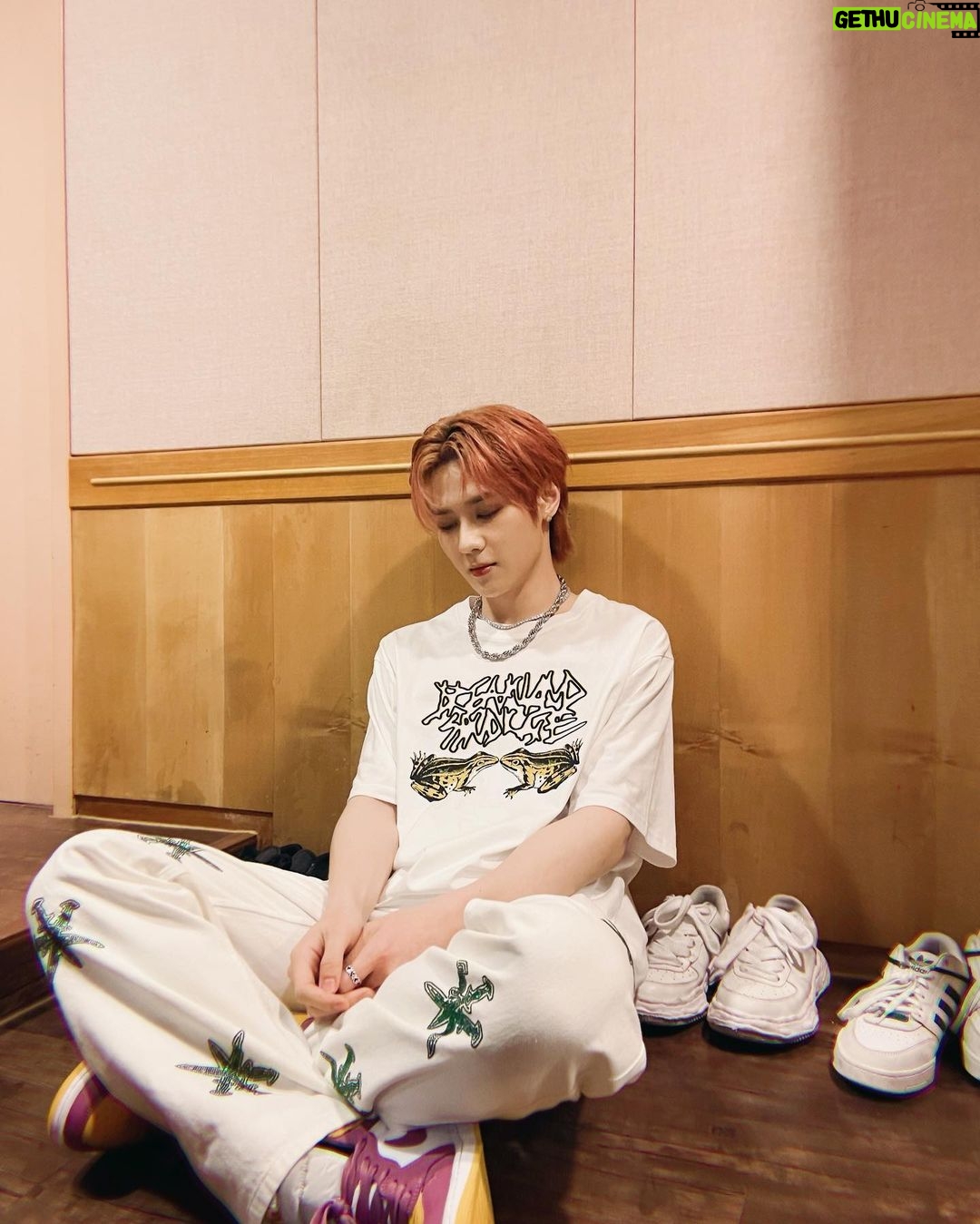 Kun Instagram - 오늘 너무 행복했어요 !!!우리 WayZenNi 앞으로 꼭 많이 만나자!!!멤버들 WayZenNi 그리고 모두 더와주신 스텝분들 다 고생많았어요!!!❤️
