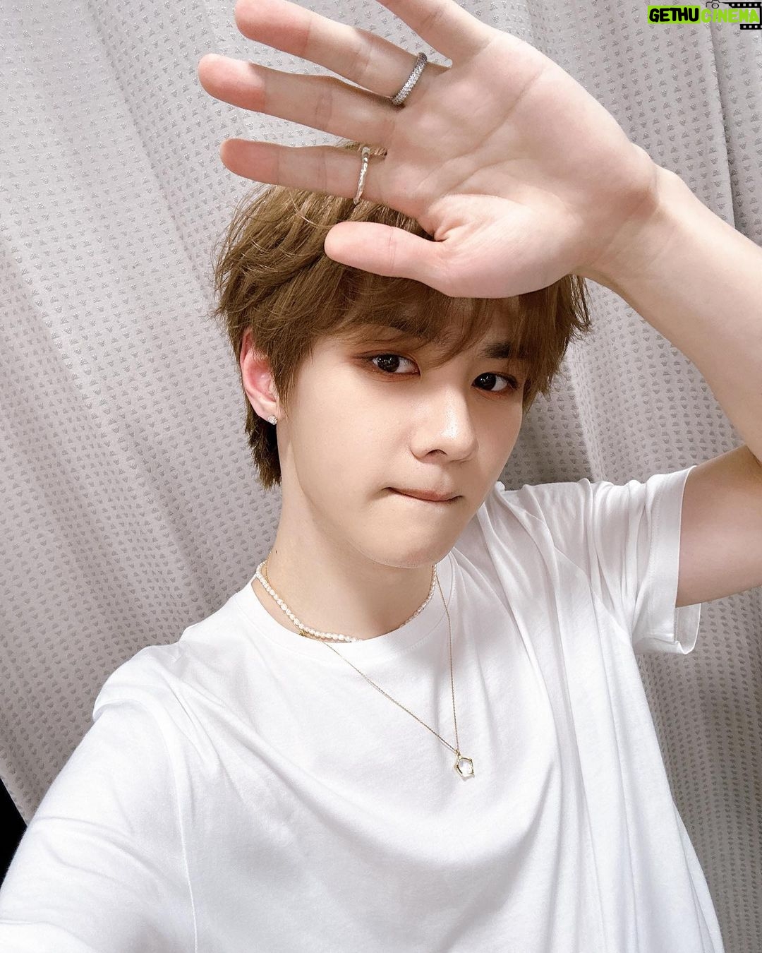 Kun Instagram - It’s our first time to visit Manila and I’m so grateful so many WayZenNi are here for us! Thanks and love u guys!See u next time!💚Good night