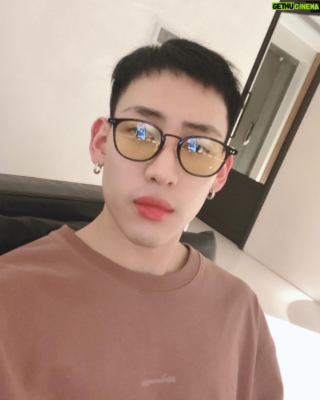 BamBam - 1.4 Million Likes - what the hell..? #2020
