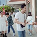 Kurt Chou Instagram - 端午佳節前，跟著自家的兄弟姊妹來到台北車站做公益，第一次親自親手發放愛心便當給火車站的大哥大姐，過程中感受到大家的喜悅以及感激，對我來說始終是散播愛的人總是比獲得的人更滿足！ 期待未來還能有更多能親力親為、也能幫助他人的任務來臨♥️♥️♥️ 謝謝贊助廠商 三樵燒肉 @sanchiaotaiwan 潮肉壽喜燒 @chaorau 郁方姐熱心的號召 @maggiemaggielu 以及所有來現場協助的工作人員 攝影師：凱哥/ 小龔/ 明華