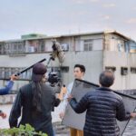 Kurt Chou Instagram - 戲服碰巧跟導演同色系時 他竟然比我更快擺拍😂😂