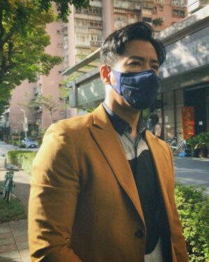 Kurt Chou Instagram - 趕拍的日子都會比較勞累，一不小心就感冒了，這幾天也變得更嚴重，大家如果不舒服還是要記得沒事就把口罩戴上，過一個健健康康的新年

#加油喜事 @tvbsdrama