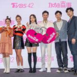 Kurt Chou Instagram - #加油喜事 終於開始宣傳囉！每次新戲宣傳時看到的片花都會讓身為演員的我們感動，因為那是我們辛苦拍攝的精華，離正式播出大概還有一個月左右，但是我很開心能加入這個劇組，演員們與所有幕後人員都相處融洽，每天都是在歡笑中完成一天的工作，很充實也很療癒，希望喜歡看劇的你們也能在播出後支持這部戲，我真心愛戲中所有人的演出，也希望播出之後能療癒到觀影的你們❤️但為什麼最後一張好像是我被兩位警察帶走的感覺🤣 特別感謝服裝： @33_suit_up 讓我有自信第一次嘗試全身白到發光的look @tvbsdrama #加油喜事