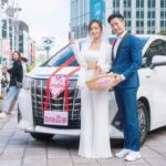 Kurt Chou Instagram - 謝謝今天來西門捧場、討喜糖的各位朋友們！也謝謝各大媒體的大哥大姐🙏 當時有那麼瞬間真的好像在西門町結了婚😂，雖然不能讓大家都有拿到喜糖，但是很高興看到你們的笑容超過全糖！ #加油喜事 也終於要播出了，期待以新角色與大家見面🙏 12/14日起 週一至週五 TVBS頻道 晚間十點於台視頻道播出❤️