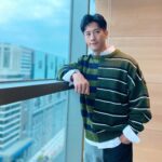 Kurt Chou Instagram – 秋意濃了，造型也該嘗試不同風格，謝謝Nihow，這次讓我有別於過去都是西裝類的出席，舒服又亮眼！

@nihow_official 
@ajo_ajobyajo_official
