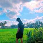 Kurt Chou Instagram – 無論你多面向陽光，總有一半是是陰暗的
何不擁抱真實的自己，不去設定太多
基於命運想給你的，大多數人都是公平的 Huma Cafe
