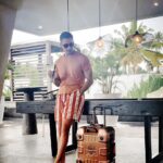 Kurt Chou Instagram – 試著藉著這次旅行
把心中那些有的沒的
留在國外，希望回到自己家鄉
又是一個新的自己 Ubud, Bali, Indonesia
