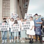 Kurt Chou Instagram - 端午佳節前，跟著自家的兄弟姊妹來到台北車站做公益，第一次親自親手發放愛心便當給火車站的大哥大姐，過程中感受到大家的喜悅以及感激，對我來說始終是散播愛的人總是比獲得的人更滿足！ 期待未來還能有更多能親力親為、也能幫助他人的任務來臨♥️♥️♥️ 謝謝贊助廠商 三樵燒肉 @sanchiaotaiwan 潮肉壽喜燒 @chaorau 郁方姐熱心的號召 @maggiemaggielu 以及所有來現場協助的工作人員 攝影師：凱哥/ 小龔/ 明華