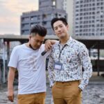 Kurt Chou Instagram – 戲服碰巧跟導演同色系時
他竟然比我更快擺拍😂😂