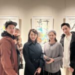 Kurt Chou Instagram - 感謝 @darrenchoo1218 的邀約 帶我們去看 陳玉庭「隨心所玉」個展 近幾年我喜歡用複雜線條呈現簡單故事的藝術品，因為人生有太多故事要說要經歷，展區有幾幅畫讓我佇足好一會，好像我們在互相對話，也謝謝玉庭姐過程中的解說 趁明天還有一天的休假日，大家可以去感受、去找到共鳴 地點：台北市藝文推廣處 #陳玉庭 #隨心所玉