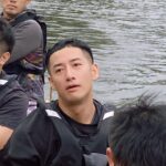 Kurt Chou Instagram - 你說什麼？划龍舟？ 過去我只知道吃粽子掛艾草，但對於長期健身的我，實在找不到理由拒絕朋友邀約。 但隔行如隔山，後面能看到我划到懷疑人生的表情，永遠不要低估其他的運動訓練，所以我會持續的划。 謝謝平哥的邀約，謝謝隊員的指導，我划的很開（疲）心（勞） #熱血 #划龍舟 #健身 #懷疑人生 #體驗 #健康 #演員 #passion #workout #experience #helathy #actor 臺北市百齡龍舟碼頭