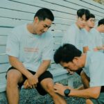 Kurt Chou Instagram – 帶著女兒去嘉義參加了朋友的生日
兩天一夜的中間穿插了一些團隊遊戲
我被分配到要抓到人才能贏的老鷹
本想輕鬆玩開心就好，畢竟老大不小了
但也不知為何突然又認真起來
充滿碎石的場地也讓我傷痕纍纍
但還是充滿了無數美好回憶

@ajgimi7 生日快樂，祝福每年都能一樣幸福健康，謝謝新朋友紀錄的照片！