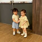 Kurt Chou Instagram – 提前幫女兒過了生日
胡椒天生比較喜歡車子跟刺激的事
所以我帶她去玩了親子甩尾車
只要有速度感的事她都很享受

也謝謝陪伴我們父女一起過生日的家人
我可以在你們面前又哭又笑吵吵鬧鬧
謝謝兩位姨姨的生日禮物（另一個來不及拍）女兒生日的笑容，妳們功不可沒