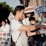Kurt Chou Instagram - 端午佳節前，跟著自家的兄弟姊妹來到台北車站做公益，第一次親自親手發放愛心便當給火車站的大哥大姐，過程中感受到大家的喜悅以及感激，對我來說始終是散播愛的人總是比獲得的人更滿足！ 期待未來還能有更多能親力親為、也能幫助他人的任務來臨♥️♥️♥️ 謝謝贊助廠商 三樵燒肉 @sanchiaotaiwan 潮肉壽喜燒 @chaorau 郁方姐熱心的號召 @maggiemaggielu 以及所有來現場協助的工作人員 攝影師：凱哥/ 小龔/ 明華