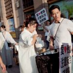 Kurt Chou Instagram - 端午佳節前，跟著自家的兄弟姊妹來到台北車站做公益，第一次親自親手發放愛心便當給火車站的大哥大姐，過程中感受到大家的喜悅以及感激，對我來說始終是散播愛的人總是比獲得的人更滿足！ 期待未來還能有更多能親力親為、也能幫助他人的任務來臨♥️♥️♥️ 謝謝贊助廠商 三樵燒肉 @sanchiaotaiwan 潮肉壽喜燒 @chaorau 郁方姐熱心的號召 @maggiemaggielu 以及所有來現場協助的工作人員 攝影師：凱哥/ 小龔/ 明華