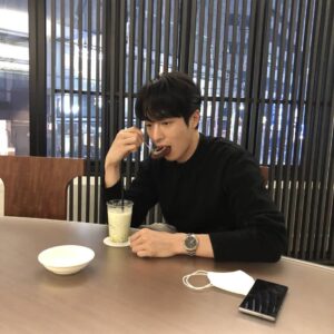 Kwon Hyuk Instagram - 🥛🍩