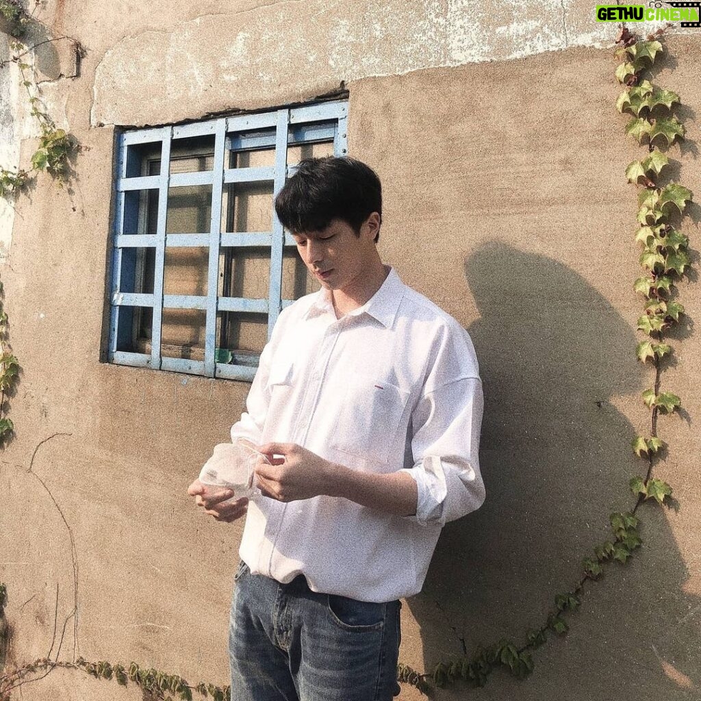 Kwon Hyuk Instagram - 😷 #문래동