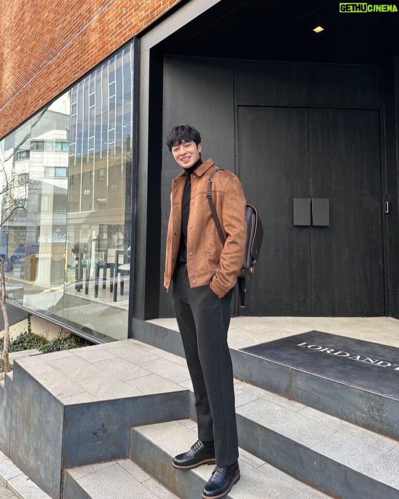 Kwon Hyuk Instagram - 출근!