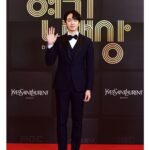 Kwon Hyuk Instagram - 2021 mbc 연기대상에 다녀왔습니다! 감히 제가 후보에 올라서, 초청을 받았다는 소식만으로도 너무 감개무량하고, 얼떨떨해서 떨리는 하루를 보냈어요. 😂 시상식은 처음이라 도무지 무슨 정신으로 앉아있었는지 모르겠습니다. 모든게 신기했던 것 같아요. 남은 하루 행복하게, 한 해 마무리 잘 하시고! 내년에는 조금 더 자주 인사 드릴 수 있도록 노력하겠습니다. 새해 복 많이 받으세요! 🙇🏻‍♂️ #happynewyear