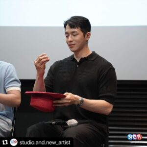 Kwon Hyuk Instagram - 🙇🏻‍♂️