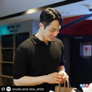Kwon Hyuk Instagram - 🙇🏻‍♂️