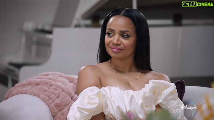 Kyla Pratt Instagram - Iconic women. Real Conversations. ❤ Season 2 of Turning Tables with Robin Roberts is streaming now only on @disneyplus #TTWRR