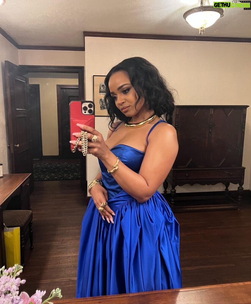 Kyla Pratt Instagram - Day 1 💙 Children and Family Emmy Awards 💙 So much fun walking the purple carpet! And @theproudfamily being recognized! We are now officially an Emmy Winning Animated Series! Stylist @v.msmith Make up @ellyway Hair @a1hair_ Corset by @dhalterdesign Jumpsuit by @loringnewyork Earrings/Rings/Bracelets by @vendorafaofficial Necklace @alexisbittar