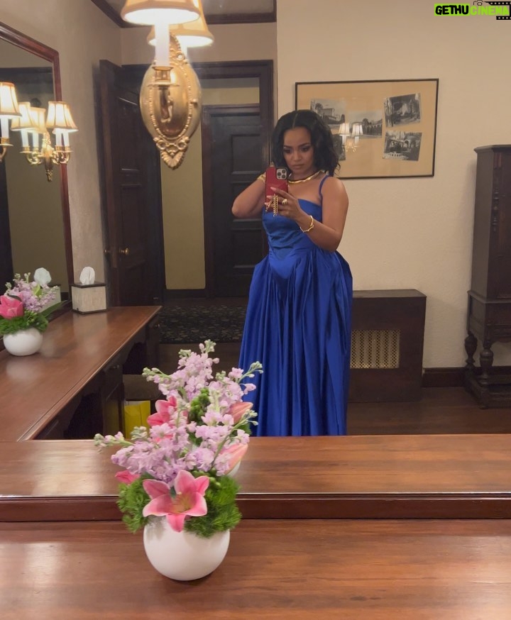 Kyla Pratt Instagram - Day 1 💙 Children and Family Emmy Awards 💙 So much fun walking the purple carpet! And @theproudfamily being recognized! We are now officially an Emmy Winning Animated Series! Stylist @v.msmith Make up @ellyway Hair @a1hair_ Corset by @dhalterdesign Jumpsuit by @loringnewyork Earrings/Rings/Bracelets by @vendorafaofficial Necklace @alexisbittar